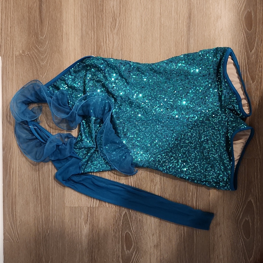 Play dress- up /costume